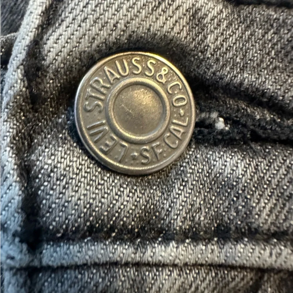 Levis classic gray fit